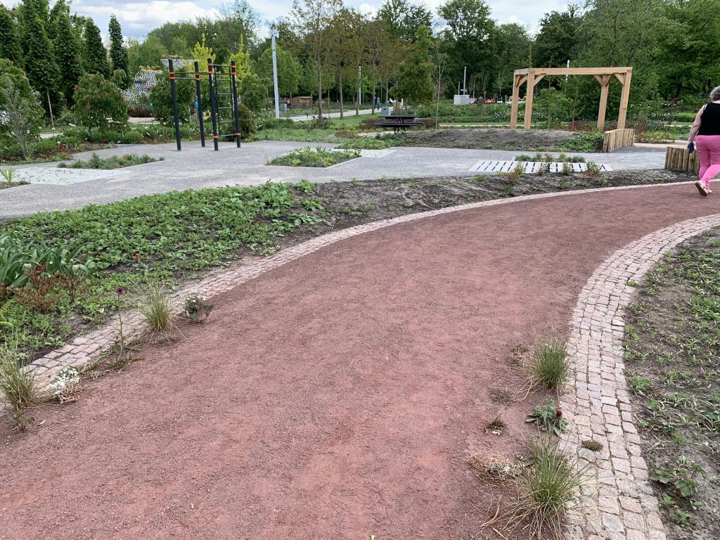 hårdgjord yta stenmjölsgång